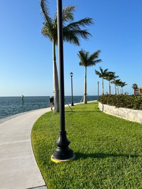 Westminster Shores outdoor common area