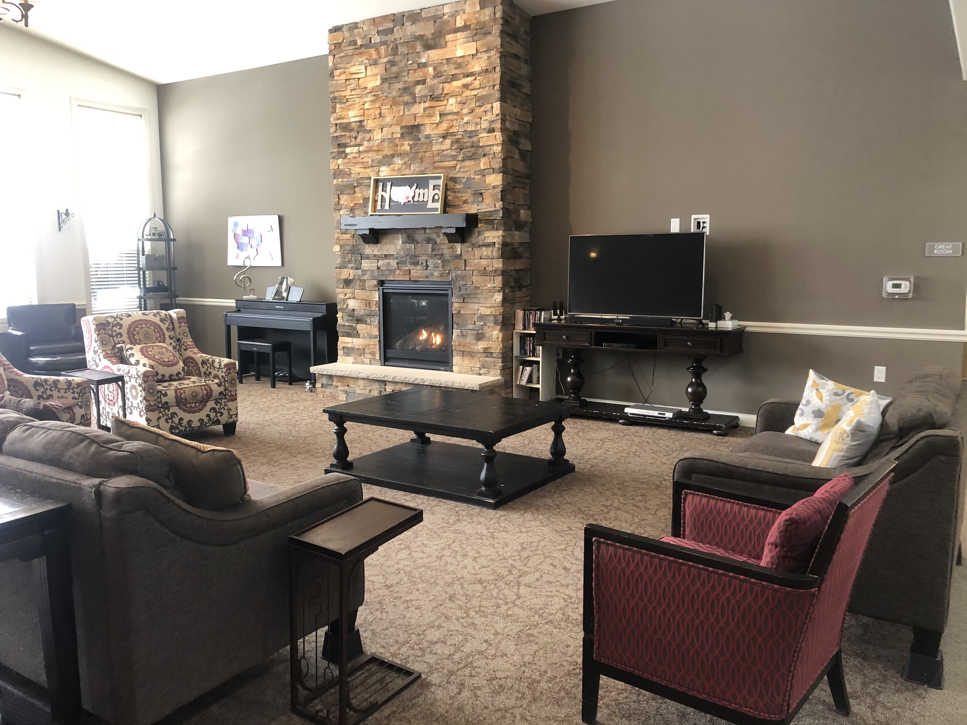 Legacy Assisted Living - Pewaukee indoor common area